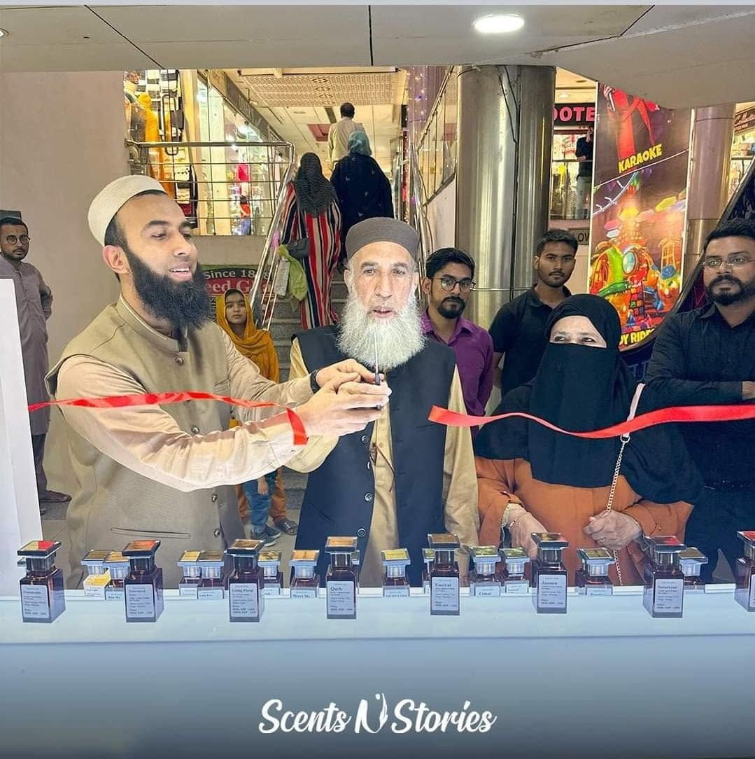 Cutting the ribbon on a new outlet